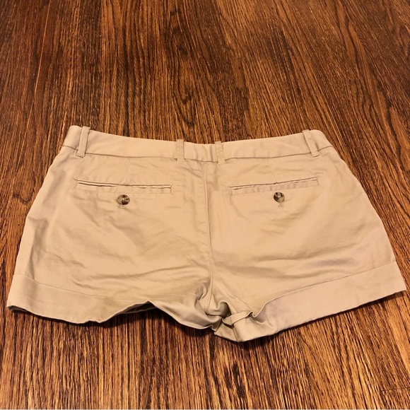 Aritzia size 8 Talula tan shorts - Picture 3 of 3